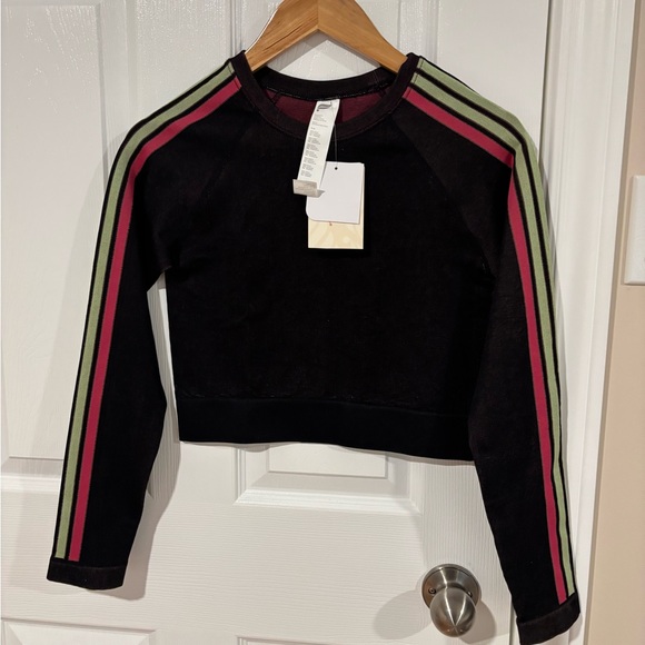 Fabletics Tops - Fabletics Crop Longsleeve Athletic Top